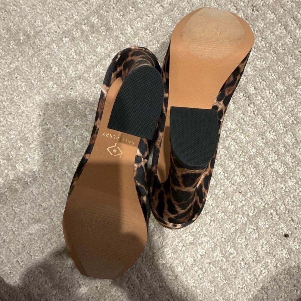 Katy Perry leopard or cheetah platform, chunky heels size 6 1/2 - Picture 3 of 5